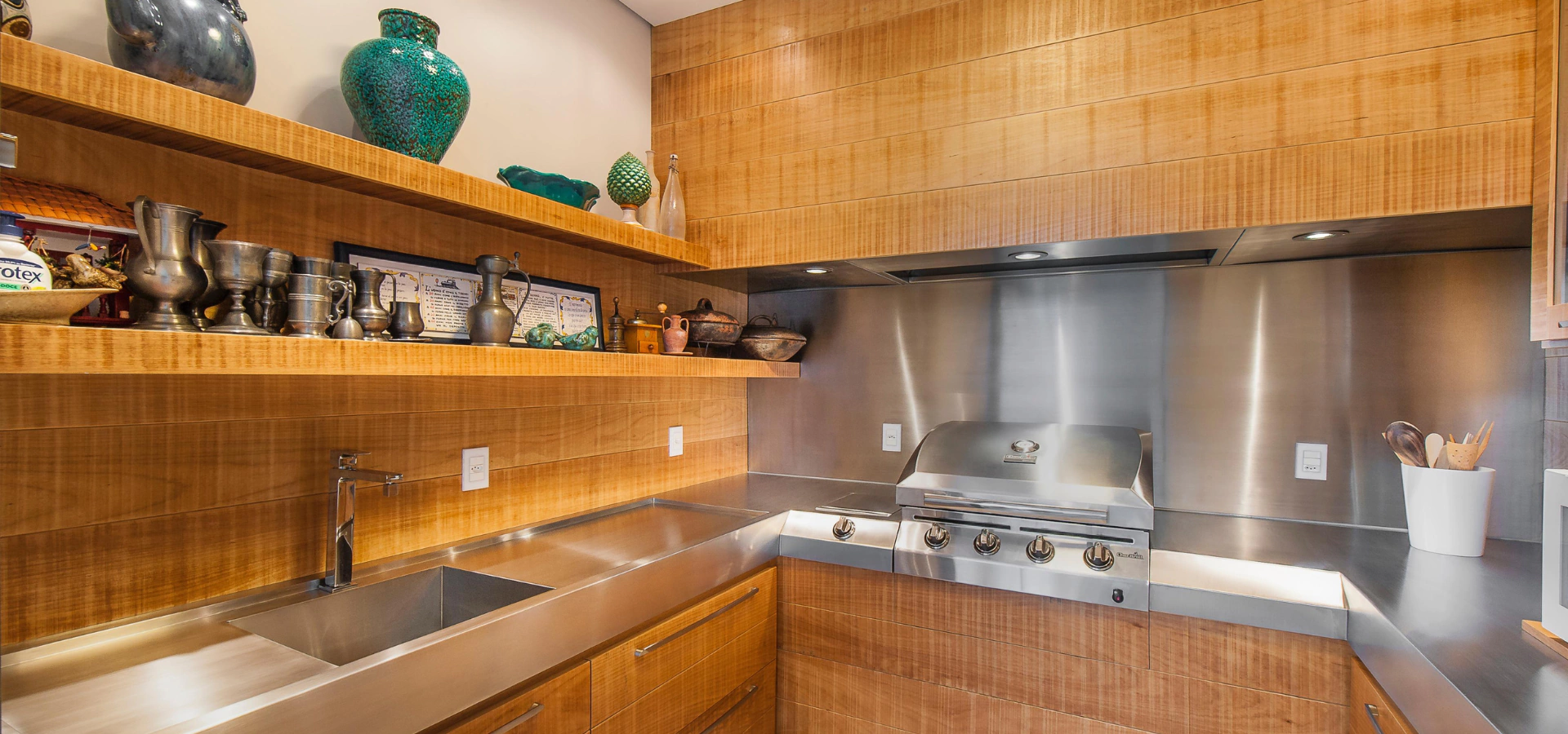 Projeto arquitetônico de cozinha de luxo com cuba Strake Inox 304